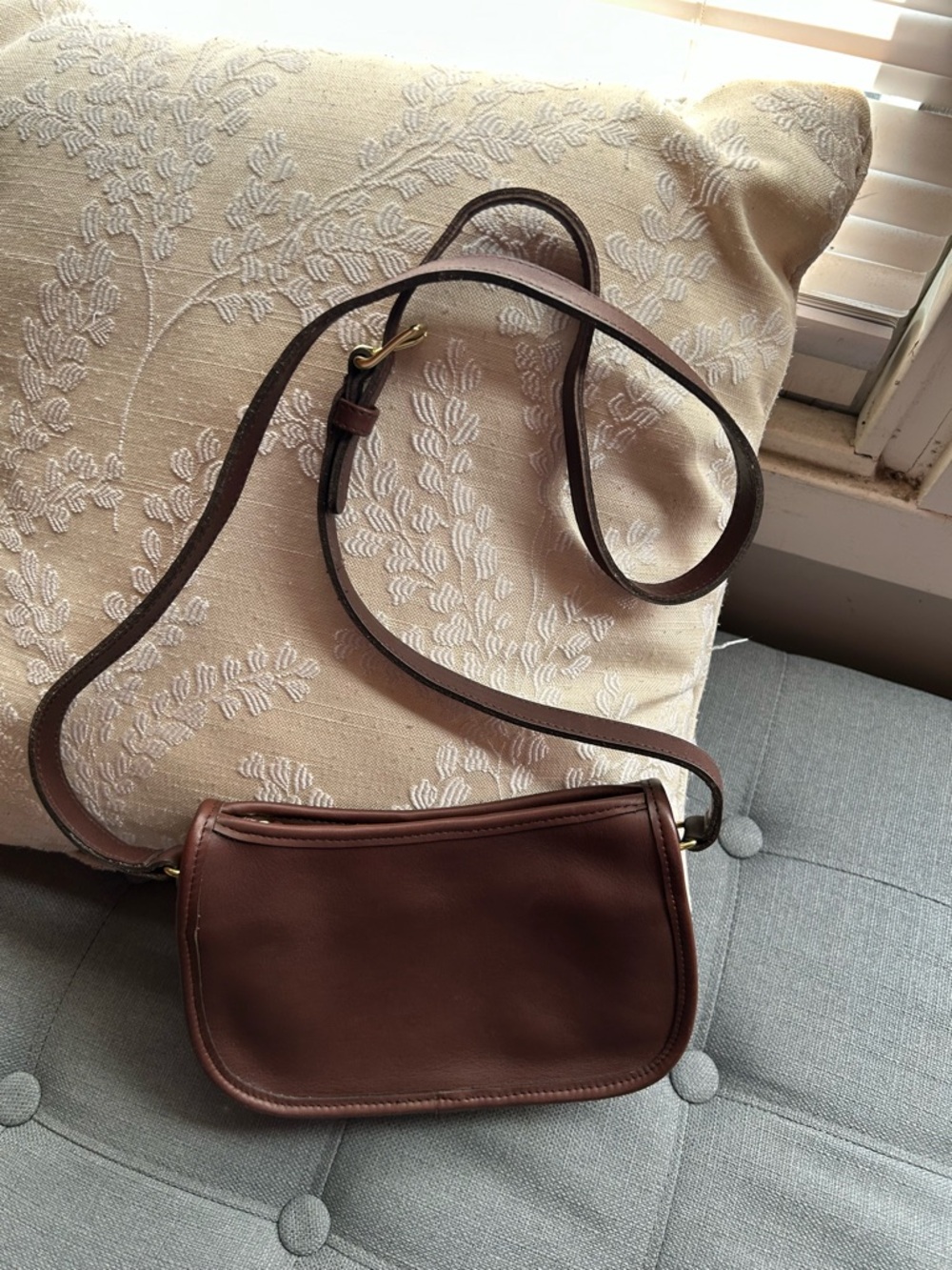 Vintage Coach Classic Brown Leather Crossbody Shoulder Bag - Picture 2 of 6